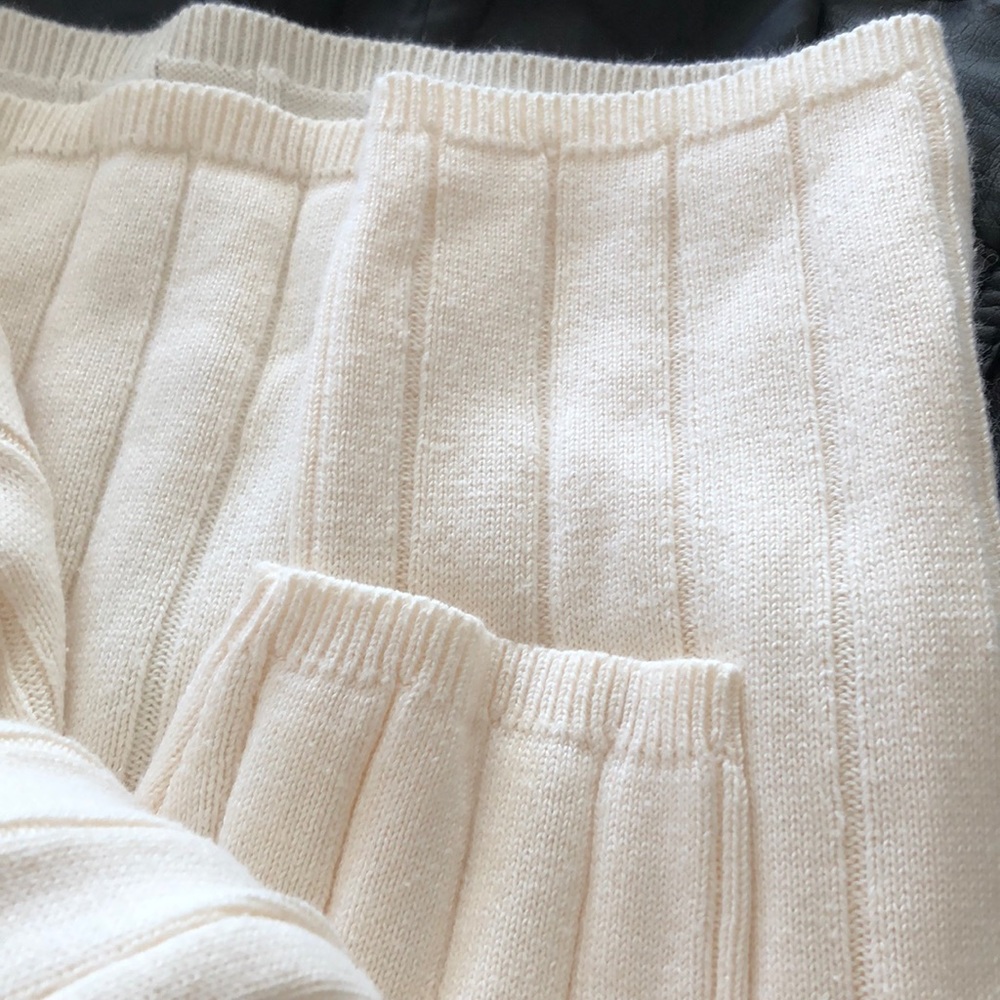 Banana Republic Sweater - Picture 6 of 6
